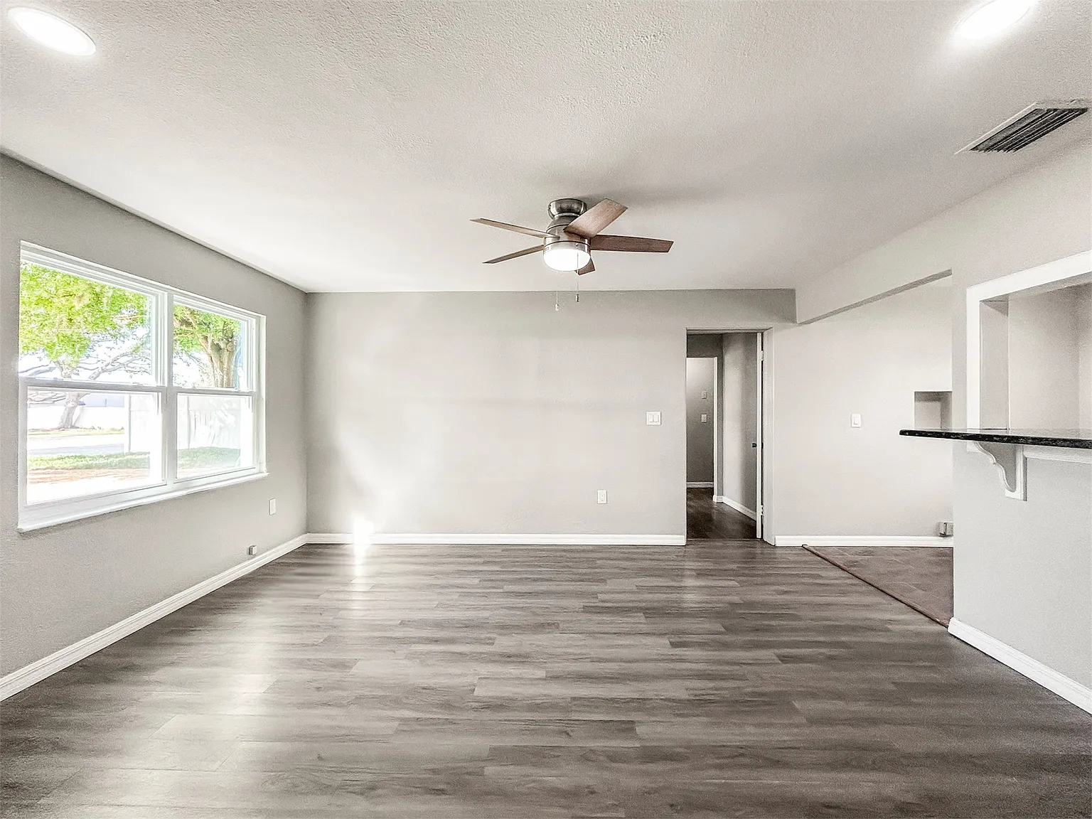 4 bed, 1300 sqft, $1,900 — Photo 2