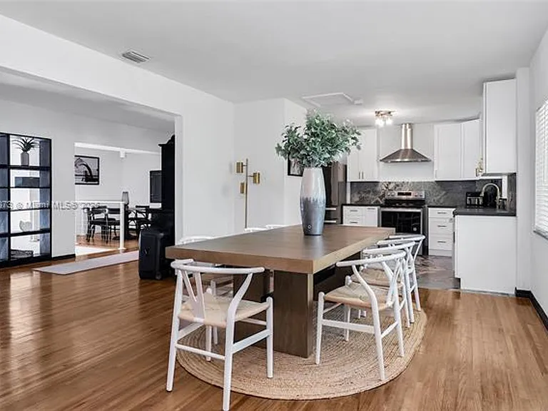 660 NE 121st St #660 — Photo 15
