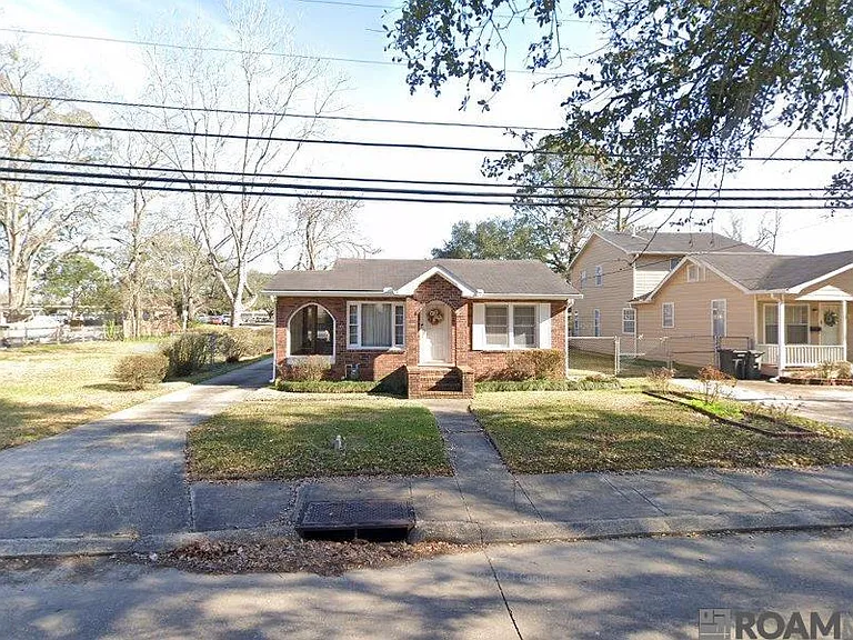 2411 Valley St — Photo 1