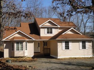 174 Dover Dr, Bushkill, PA 18324