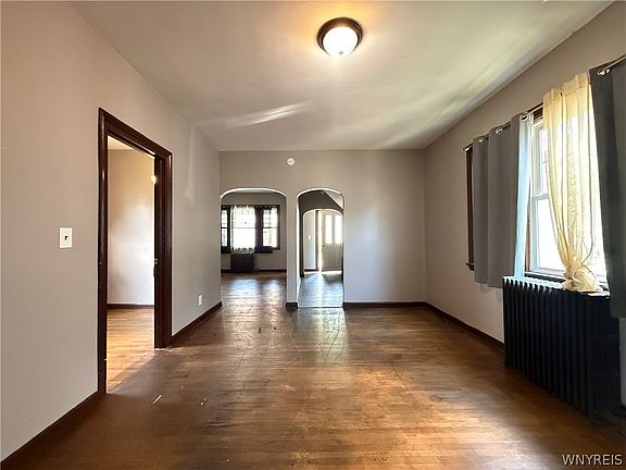 5th image of 161 Farmer St