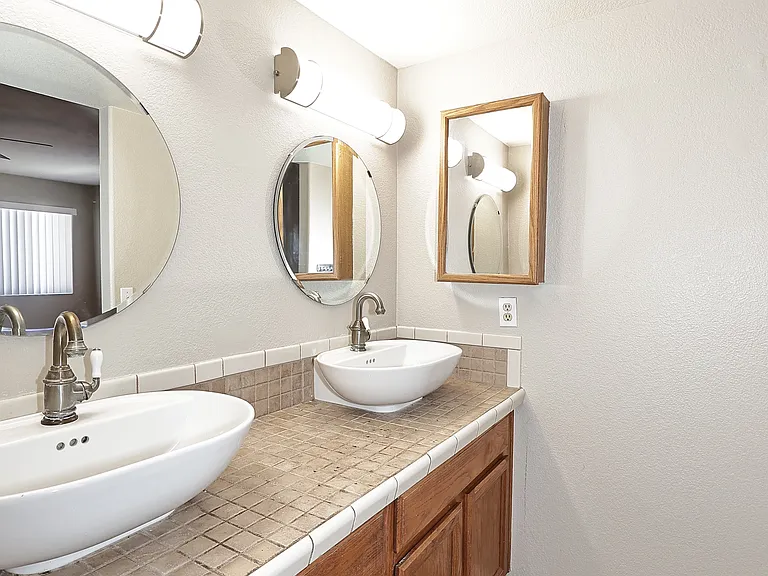 8935 W Windsor Ave — Photo 27