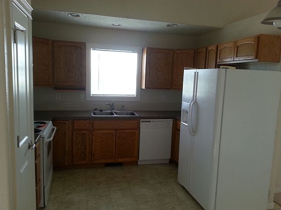 3rd image of 4328 Paintbrush Dr