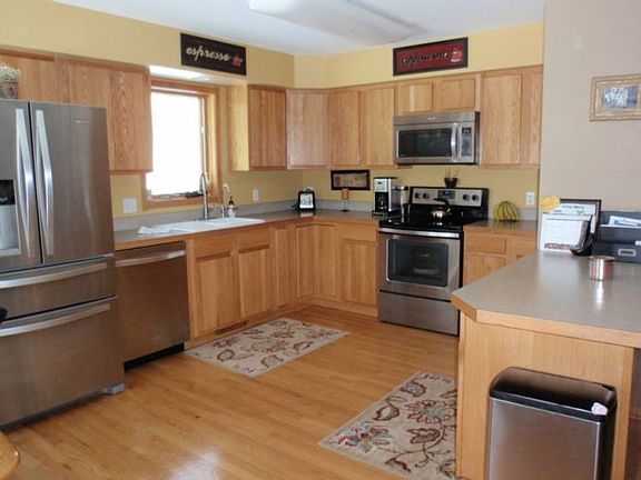 Newer Stainless Steal Appliances in the Kitchen with plenty of Cabinet space. There is a reverse Osmosis system hooked up to the Kitchen sink & the Refrigerator.