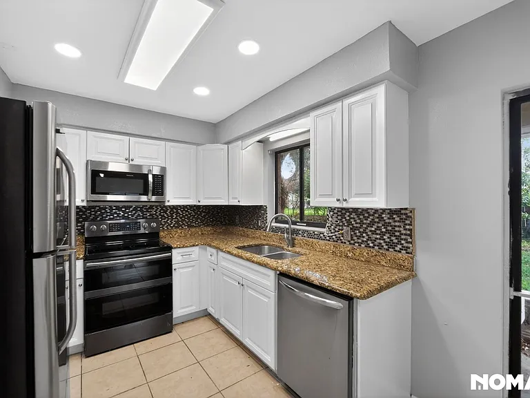 454 Loblolly Ln — Photo 11