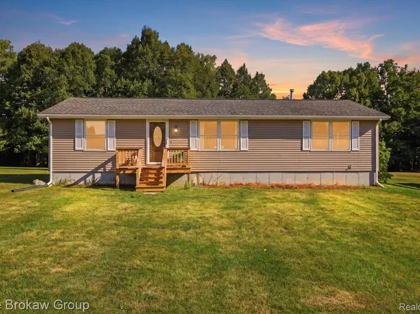 5411 Hess Rd, Dryden, MI 48428