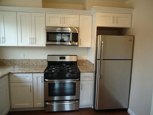 1225 N Mansfield Ave #4 — Photo 2