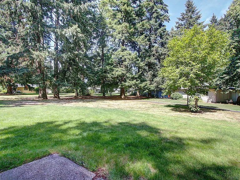 12516 NE 5th St — Photo 27