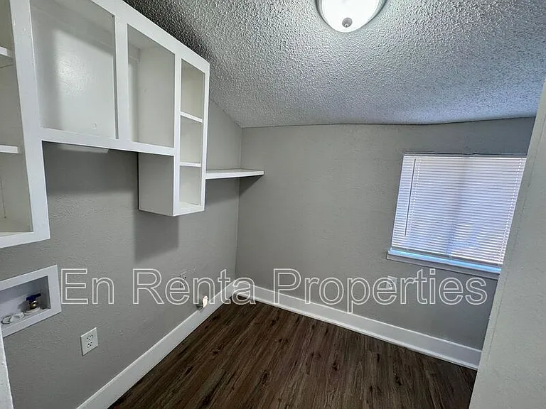 716 W Broadus Ave — Photo 5