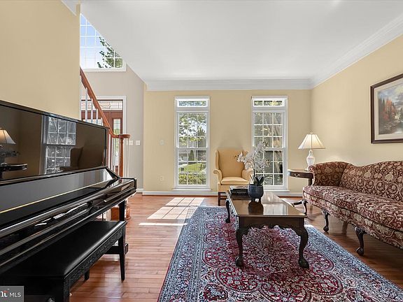 3rd image of 7184 Collingwood Ct