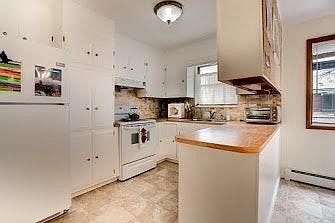 Wonderful open kitchen with breakfast nook
