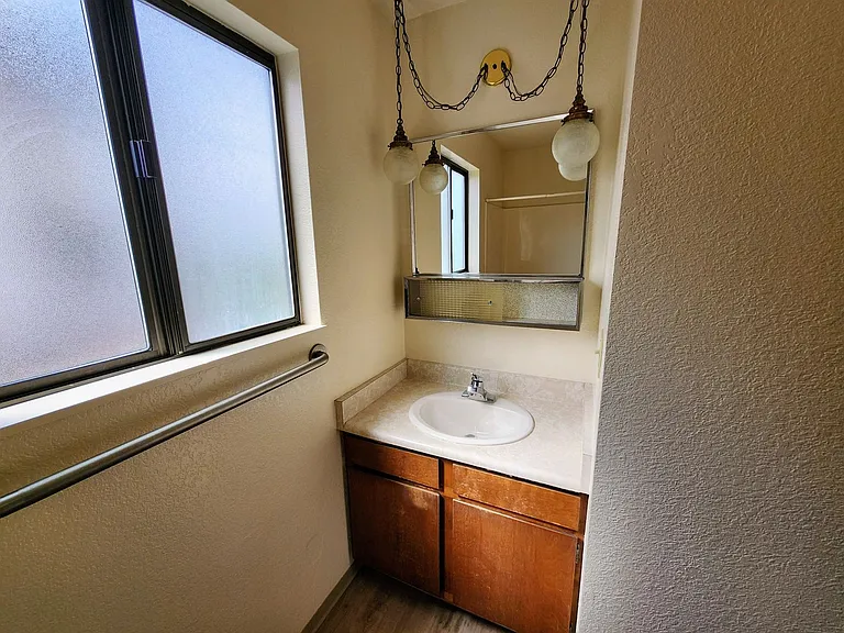 2255 Arbutus St — Photo 9