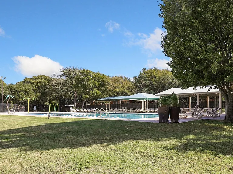 18121 Whitewater Cv — Photo 40