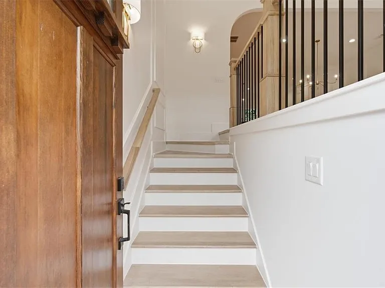 333 Sugarview Rd — Photo 3