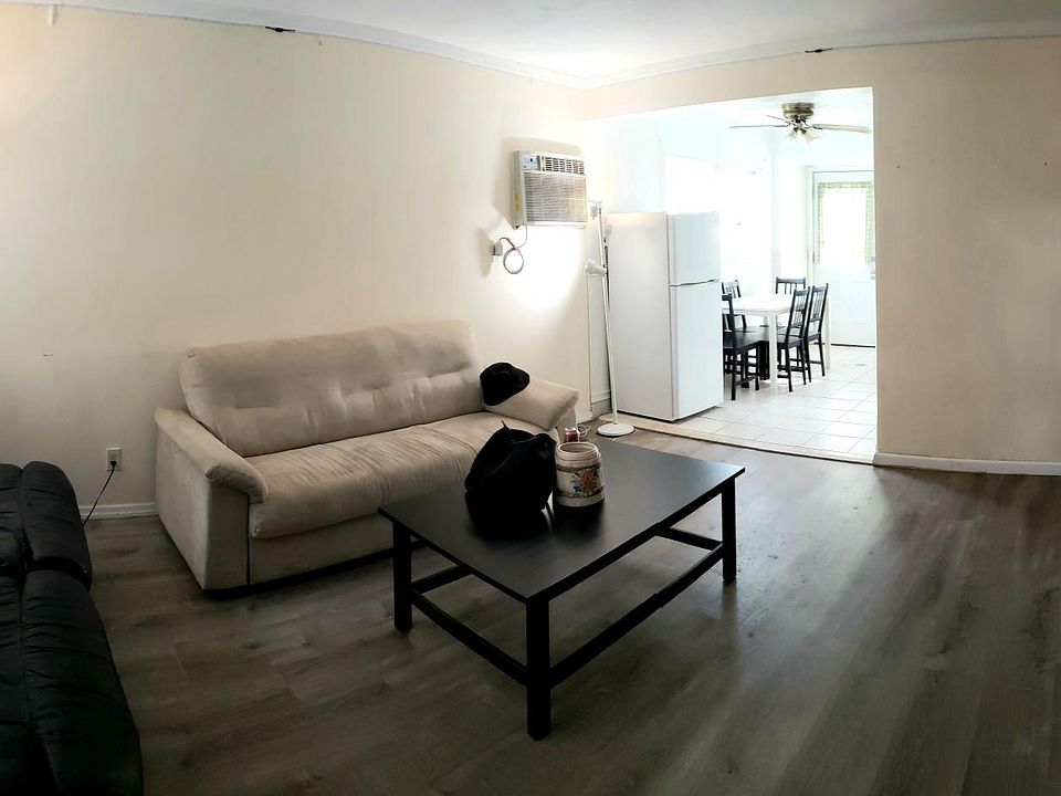 2nd image of 825 Merillon Ave