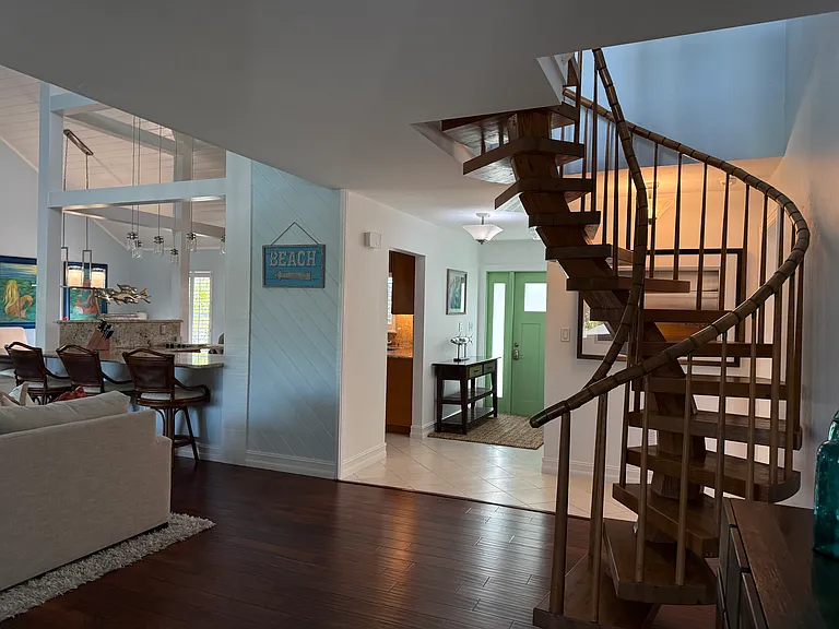 512 Periwinkle Way — Photo 31