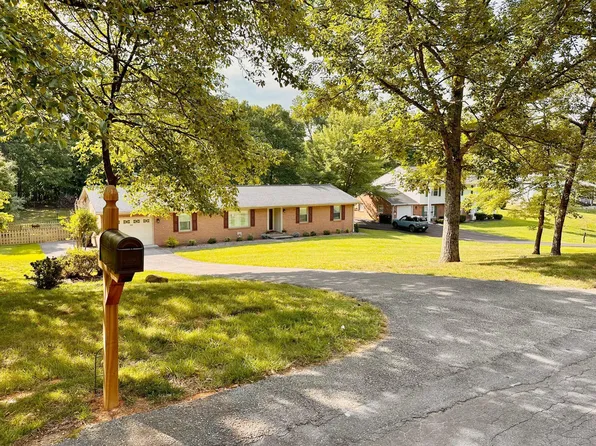 2253 Donagale Dr NE, Roanoke, VA 24012