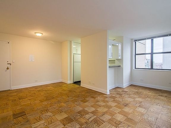 3rd image of 400 E 71st St APT 15U