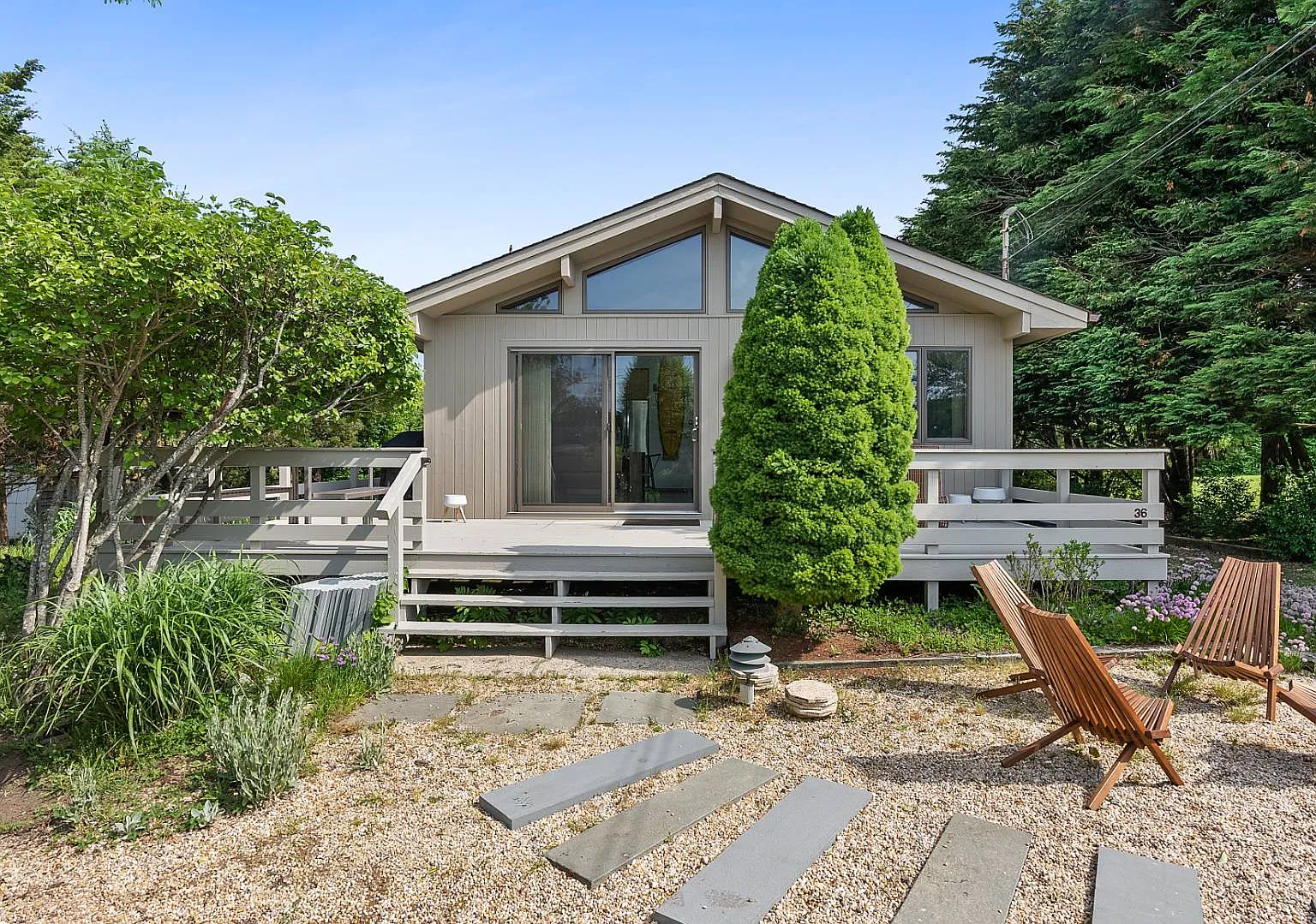 Beach Bungalow In Ditch Plains — Photo 1