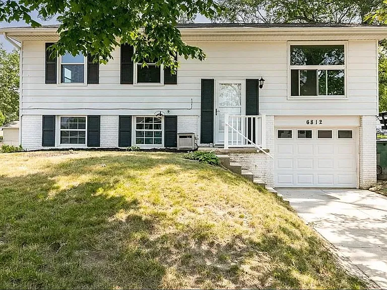 6812 Inwood Ln NE — Photo 1