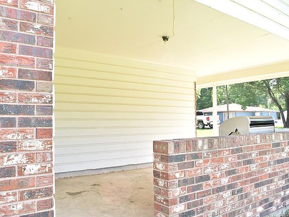 2nd image of 501 Lakeview Dr