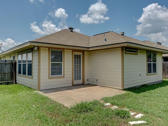 4th image of 909 Crested Point Dr
