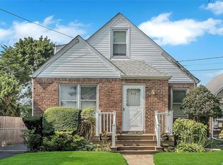 402 Sapir St, Valley Stream, NY 11580