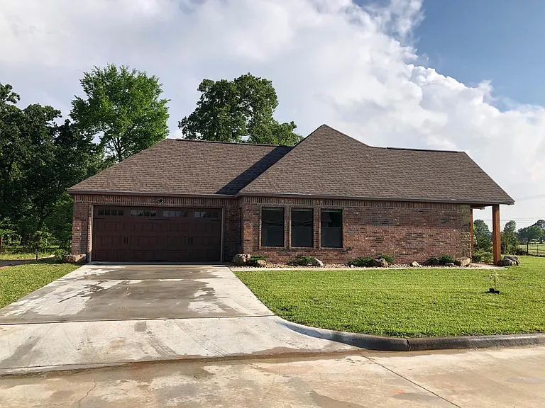 102 Elkhorn Dr — Photo 2