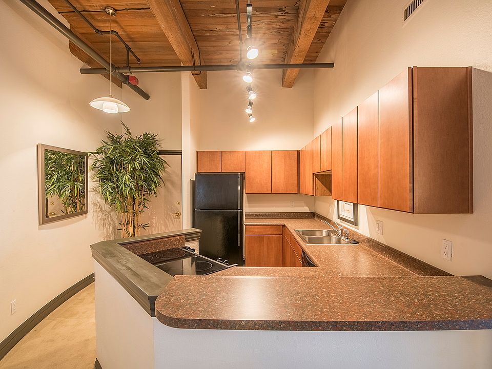 2nd image of 308 W 8th St APT 320