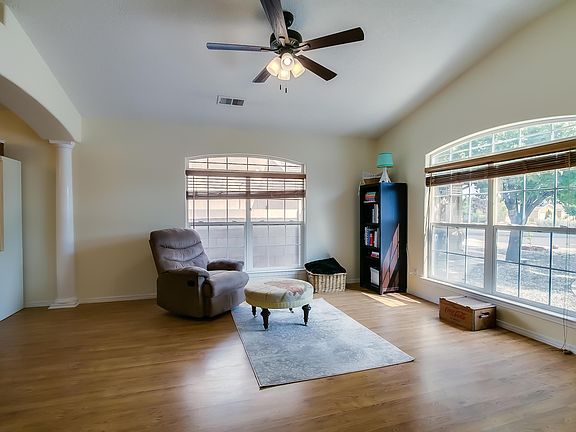 5th image of 10231 Montford St NW