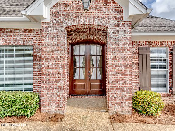 3rd image of 106 Linden Cv