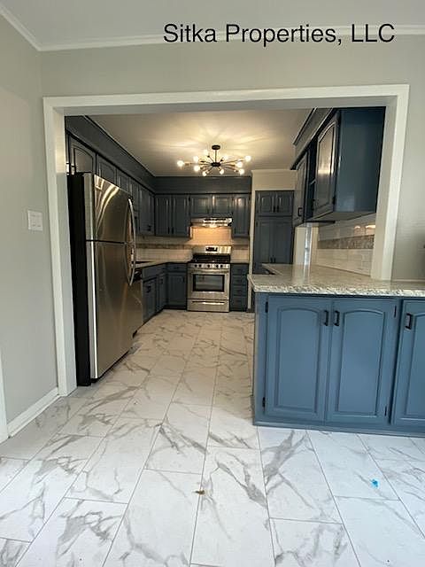 Beautiful Kitchen w/all new stainless steel appliances included.
