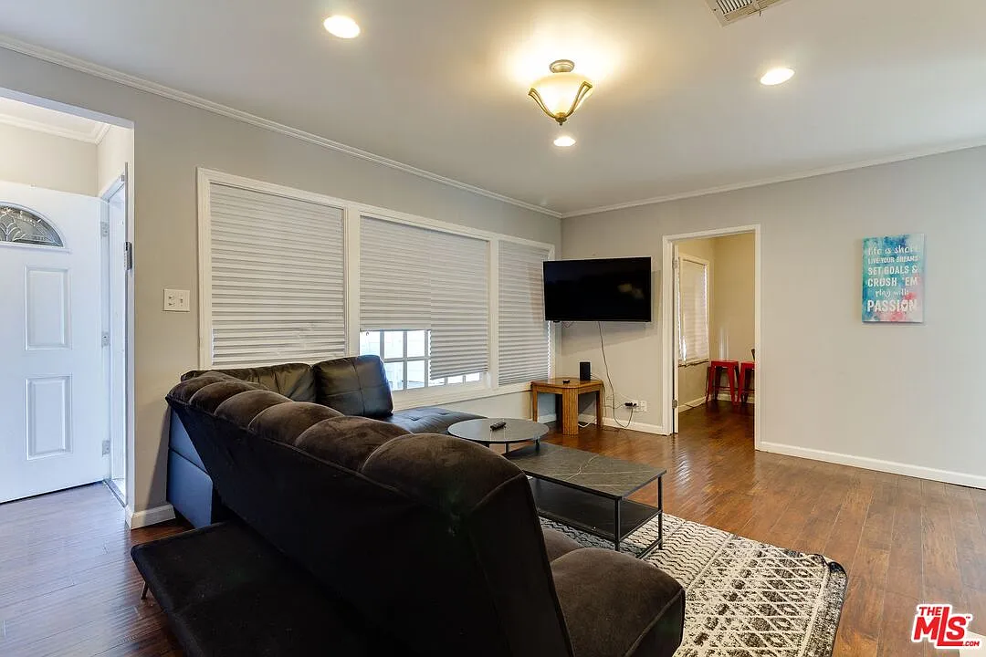 6 bed, 3.0 bath, 1562 sqft, $5,495 — Photo 4