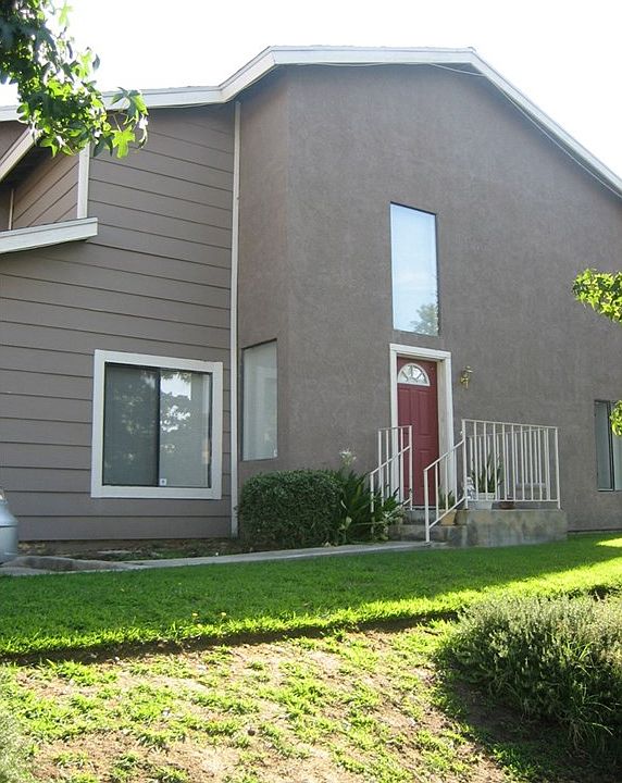 1st image of 679 Woodcrest Dr