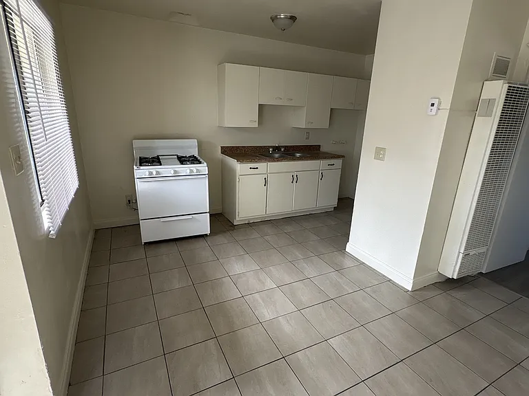 735 N Arrowhead Ave #2 — Photo 3