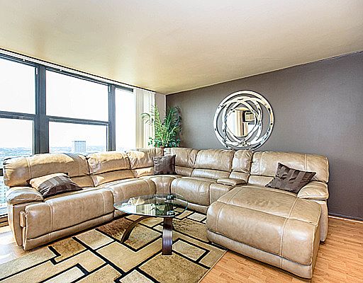 3rd image of 3001 S Michigan Ave Unit 2005