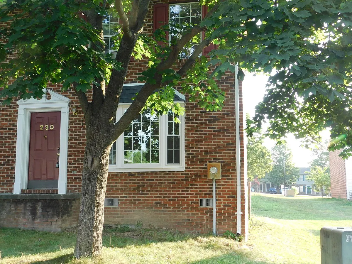 Building Photo - 230 Waterford Ln
