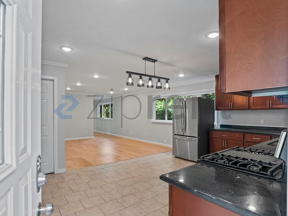 1st image of 9 La Salle Ave