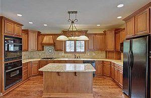 2nd image of 10 Lakeridge Dr S