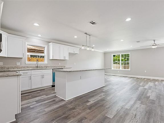 4th image of 7201 Pinebrook Dr