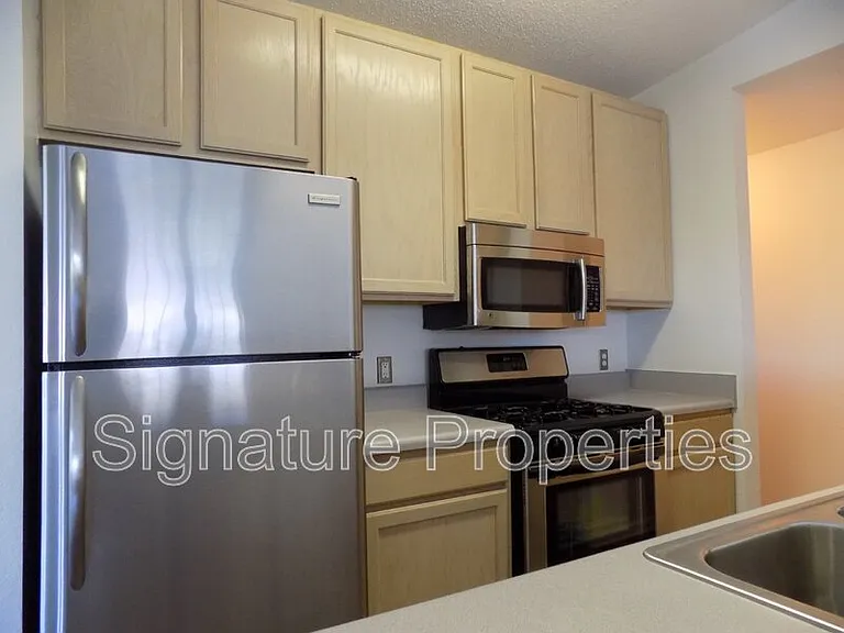 801 Brassie Ln #J — Photo 6