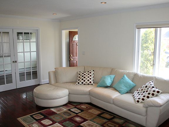 3rd image of 85 Greenway E