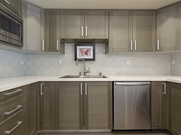 4th image of 7133 Hawthorn Ave APT 201