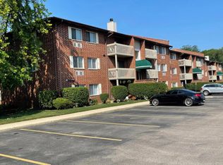 880 N Lakeside Dr APT 2B, Vernon Hills, IL