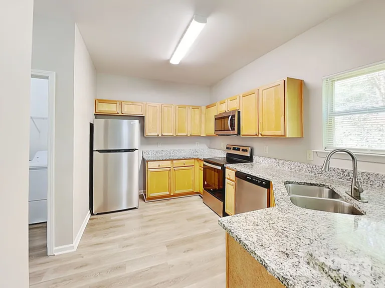 39 Wyndham Ct SE — Photo 7