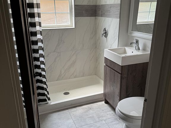 5th image of 3718 E 3rd St #1