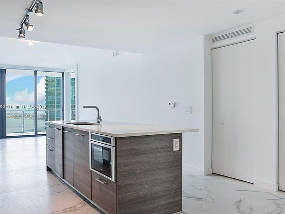 3rd image of 650 NE 32nd St Unit 4204