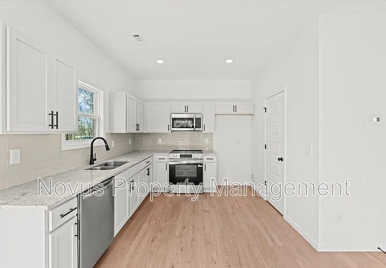 97 Carroll Cir — Photo 9