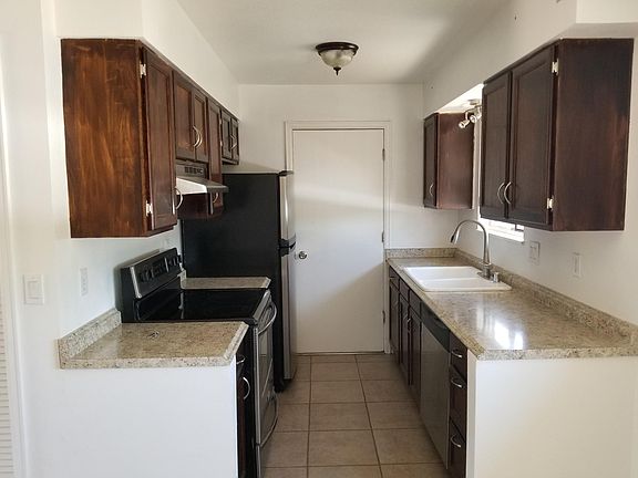 4th image of 2518 Busch Ave