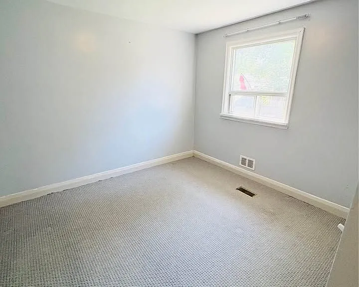 74 Vanbrugh Ave — Photo 13